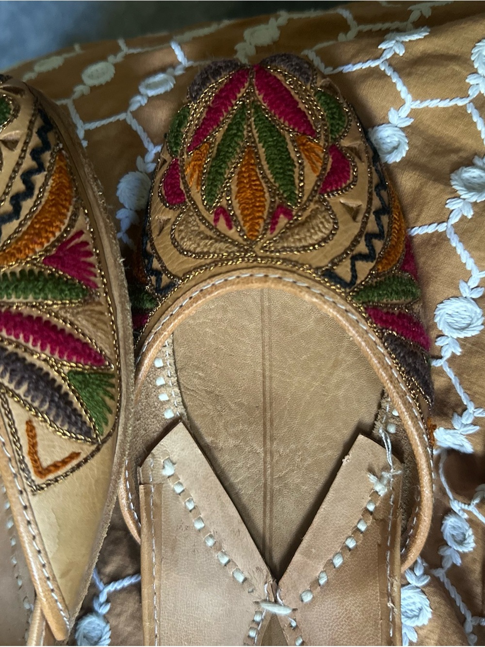 Handcrafted Tan Leather Women’s Floral-Embroidered Jutti